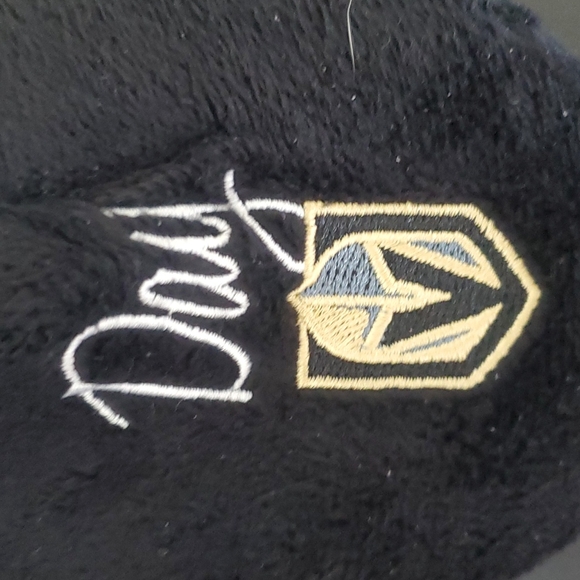 Vegas Golden knights slipper & socks (set of 2) - Picture 4 of 7